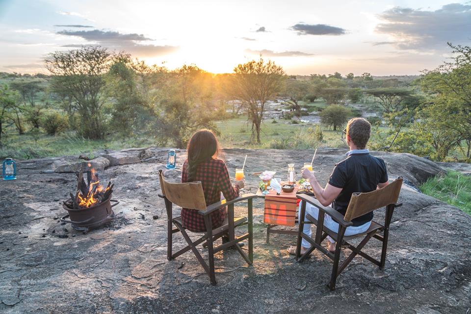 2 People enjoying a cocktail and fire in Serengeti